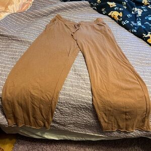 American eagle brown wide leg sweatpants. Has pockets, size XL